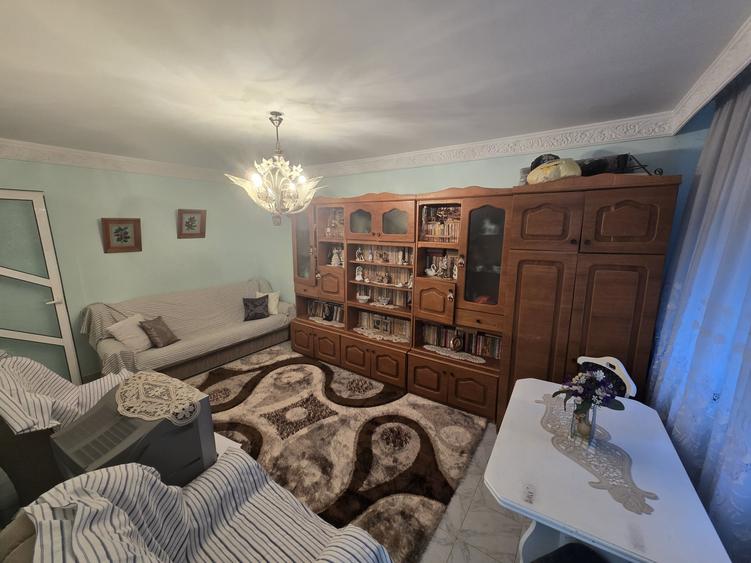 Apartament cu 2 camere decomandat, mobilat în Podu Roș