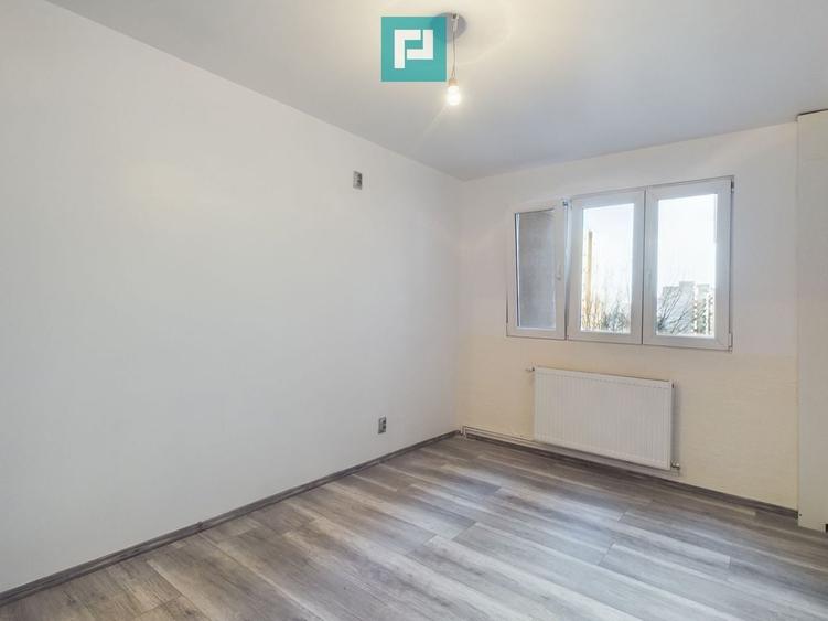 Apartament cu 3 camere semidecomandat în Aurel Vlaicu