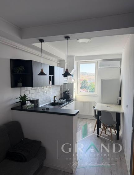 Apartament cu 2 camere semidecomandat, mobilat în Iris