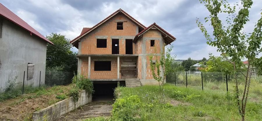 Casă cu 4 camere în Măgura