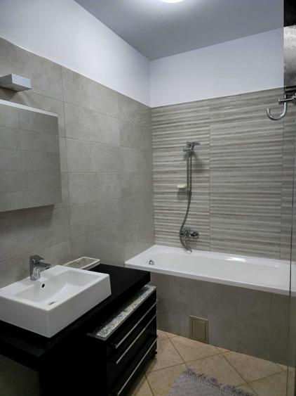 Apartament cu 3 camere decomandat în Fundeni