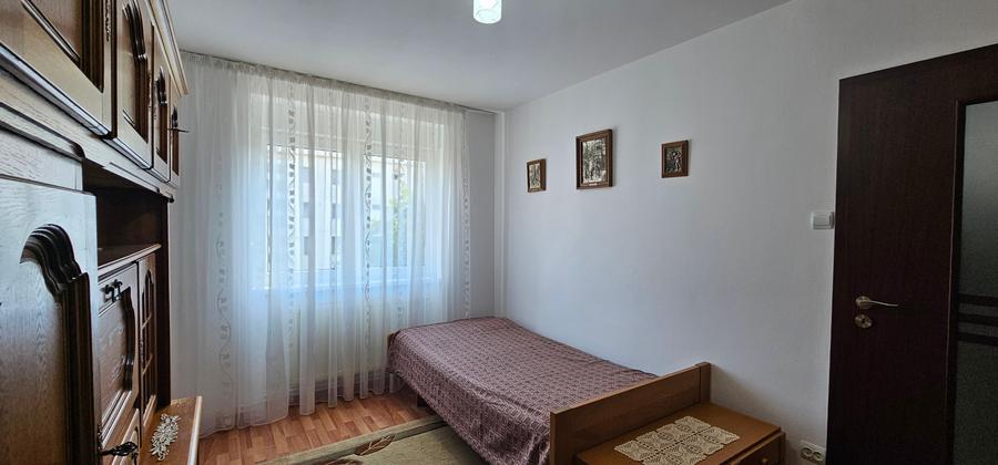 Inchiriez apartament de 2 camere,decomandate situat in zona Cedonia,la etajul 3 - 9