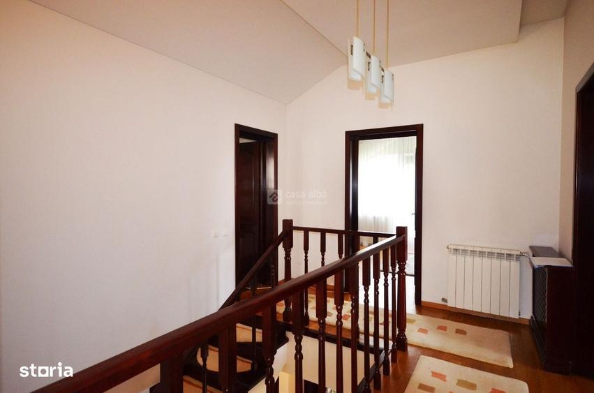 Casă cu 4 camere în Păun