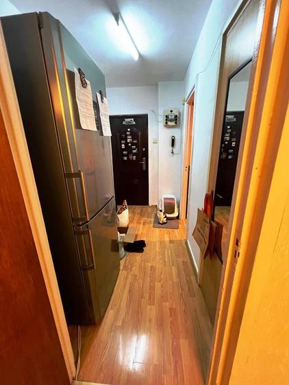 Apartament cu 3 camere semidecomandat în Gorjului