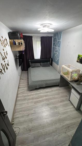 Apartament cu 3 camere semidecomandat în Ostroveni