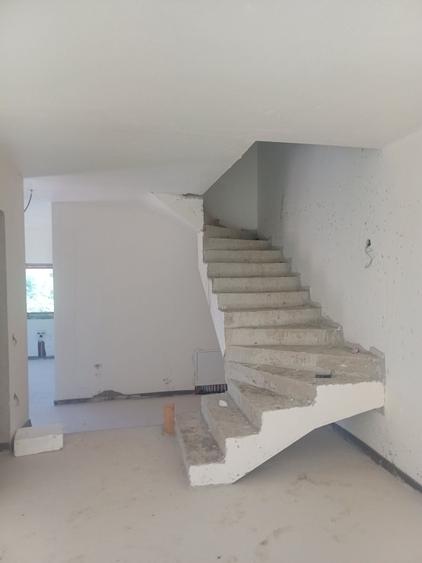 Casă cu 3 camere în Florești