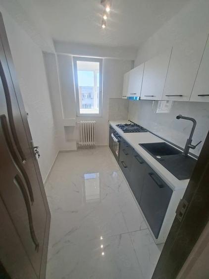 Apartament cu 2 camere semidecomandat în Berceni