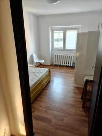 Apartament cu 3 camere decomandat, mobilat în Nicolina