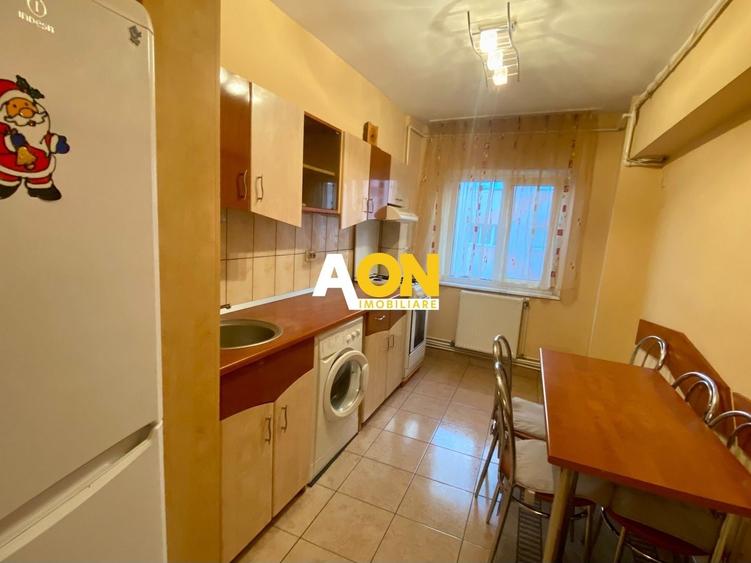 Apartament cu 2 camere semidecomandat, mobilat în Cetate