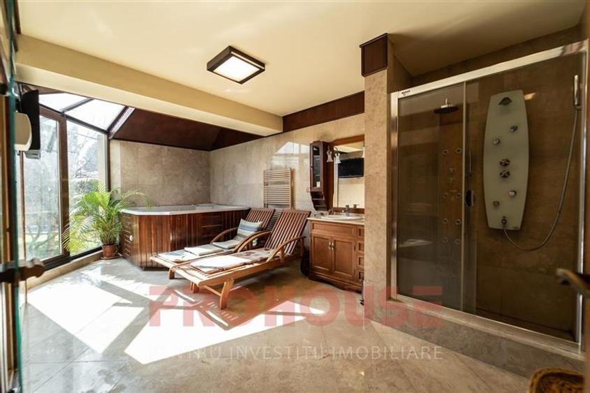 Casă individuală cu 10 camere cu Teren 550 Mp în Ultracentral