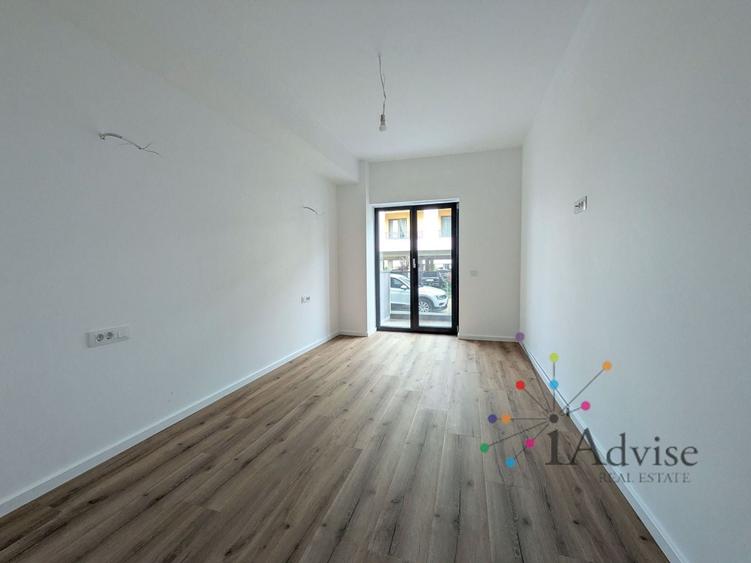 Apartament cu 3 camere decomandat în Tractorul