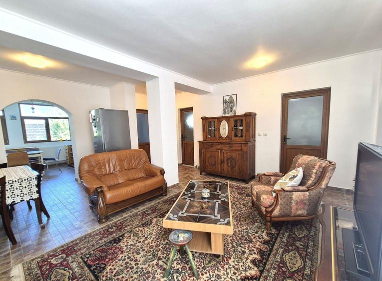 Casă individuală cu 5 camere cu Canalizare în Central