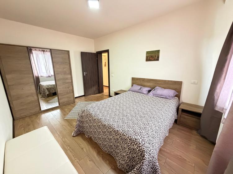 Apartament cu 3 camere semidecomandat în Aradului