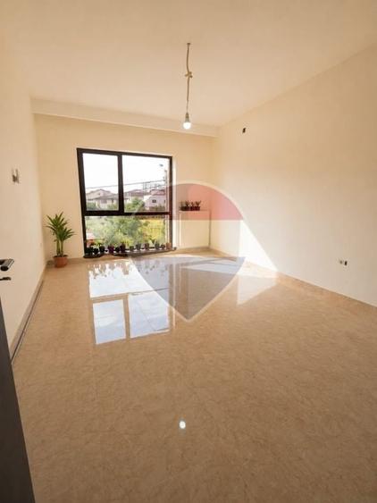 Casă individuală cu 12 camere cu Piscina în Fundeni
