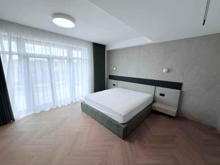 Casă individuală cu 5 camere cu Teren 1000 Mp în Central