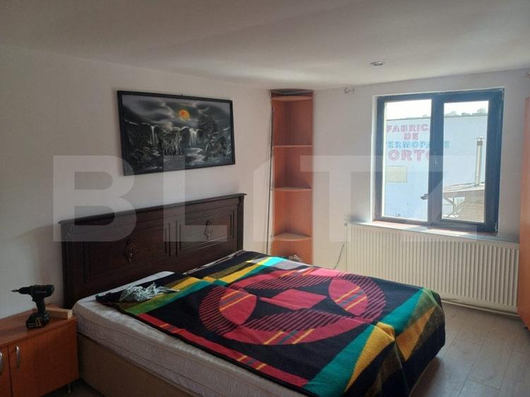 Casă individuală cu 9 camere cu Canalizare în Nord-Vest