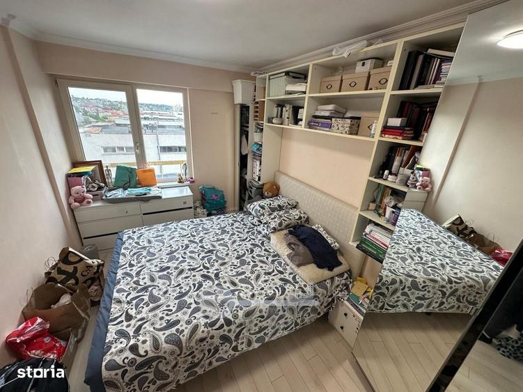 Apartament cu 4 camere în Ultracentral