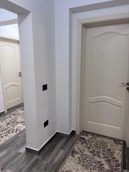 Apartament cu 3 camere decomandat în Săvinești