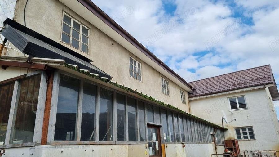 Spațiu comercial, de 2,000 mp, în Central