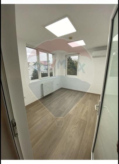 Casă individuală cu 6 camere cu Teren 100 Mp în Banu Manta
