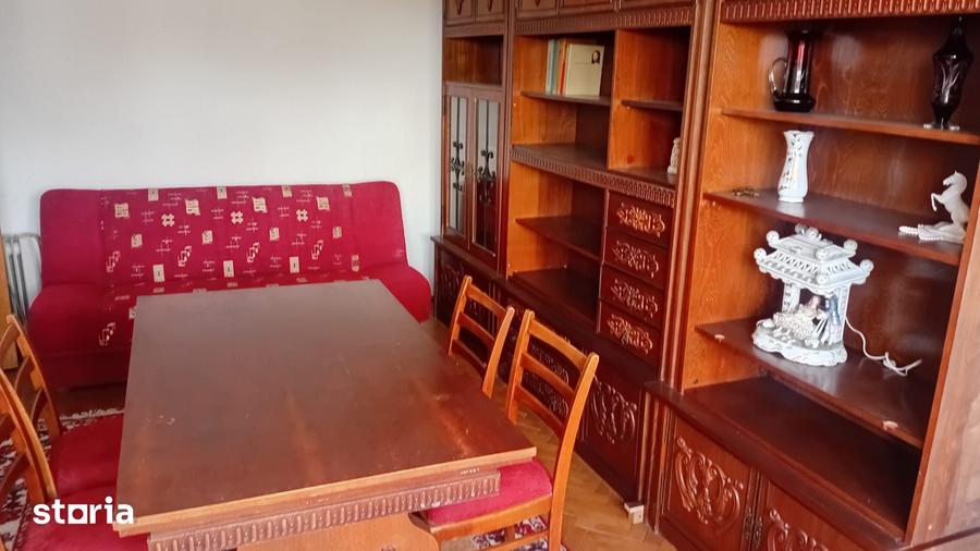 Apartament cu 3 camere decomandat în Intim