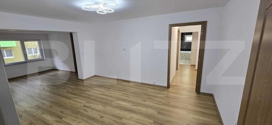 Apartament cu 4 camere decomandat, mobilat în George Enescu