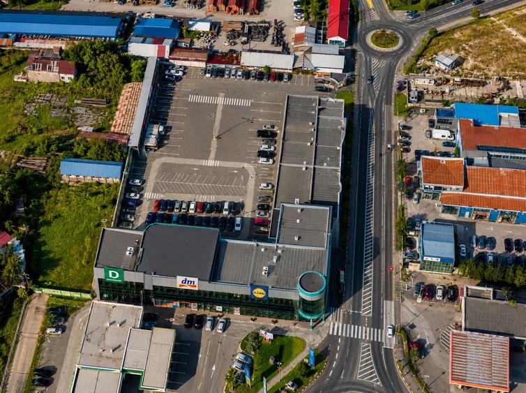 Birou, de 5,200 mp, în Turnișor