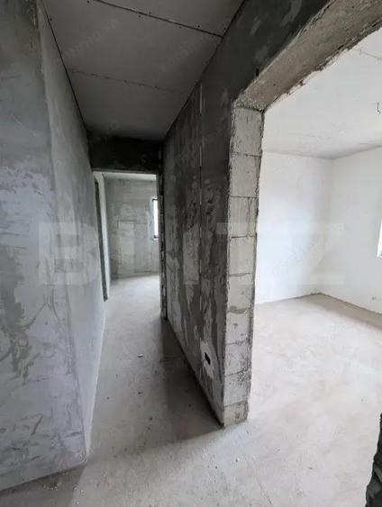 Casă cu 4 camere cu Teren 500 Mp în Păun