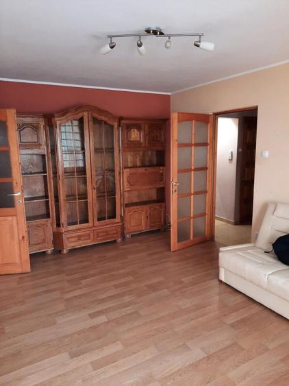 Apartament cu 2 camere semidecomandat în Olteniței