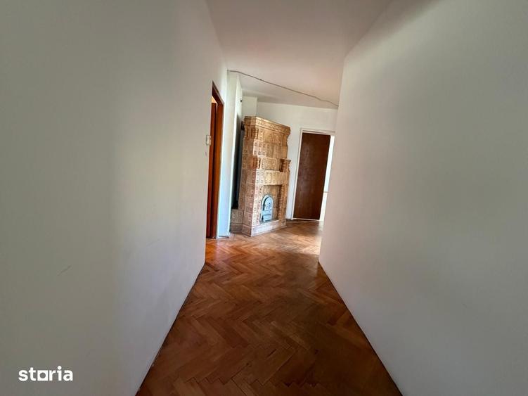Casă cu 9 camere cu Teren 1500 Mp în Odăi