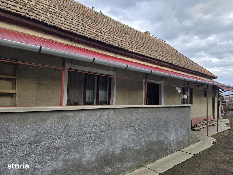 Casă cu 4 camere cu Teren 7928 Mp în Central