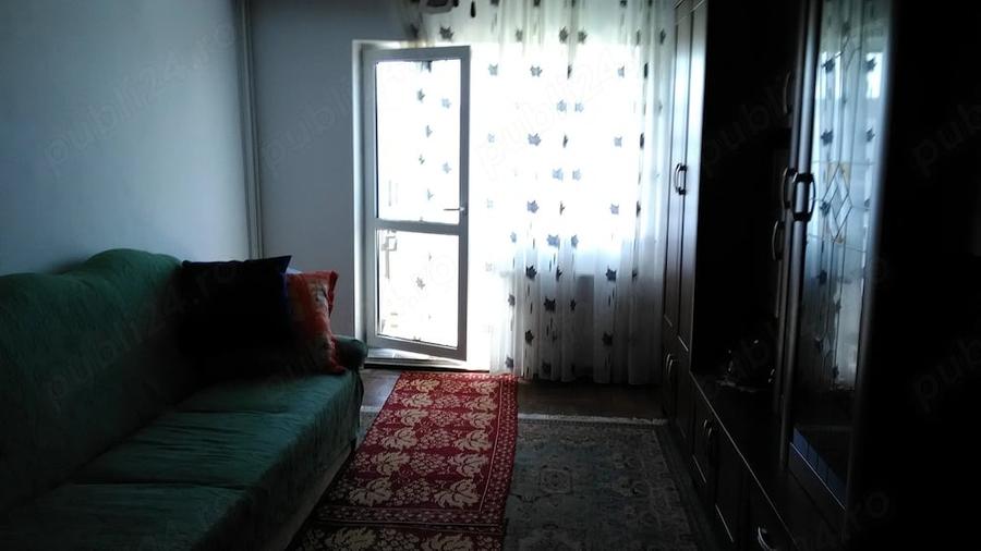 Apartament cu 3 camere decomandat în Lipovei