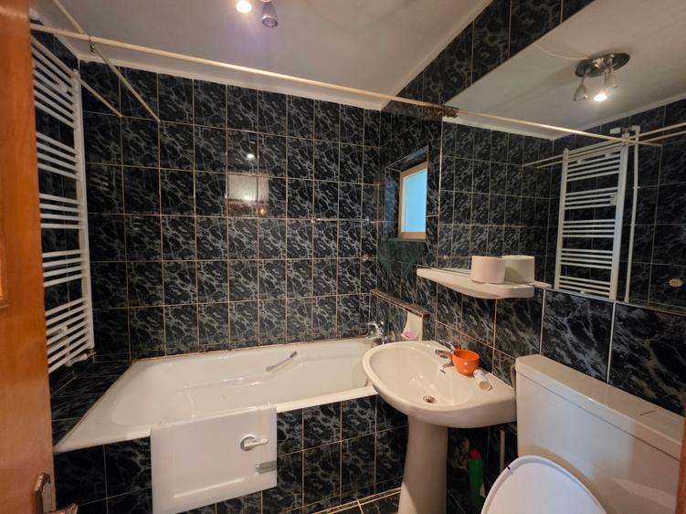 Apartament cu 3 camere decomandat în Tineretului