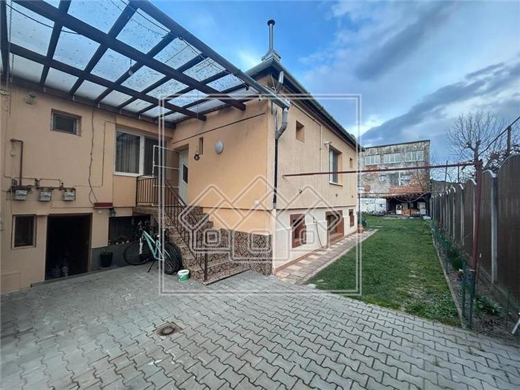 Apartament cu 2 camere decomandat în Lupeni