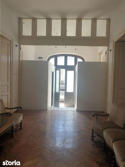 Casă cu 7 camere cu Teren 400 Mp în Siloz