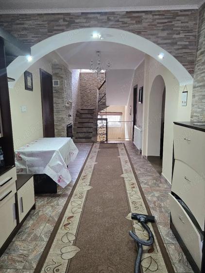 Casă cu 6 camere cu Teren 530 Mp în Central