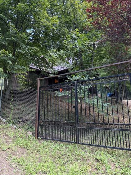 Casă cu 3 camere în Buru