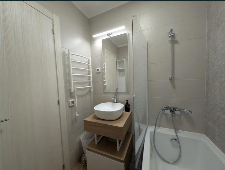 Apartament cu 2 camere decomandat în P-ta Presei Libere