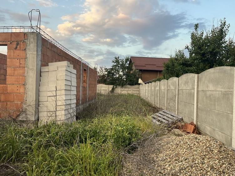 Teren de 500 mp, în Pădurani