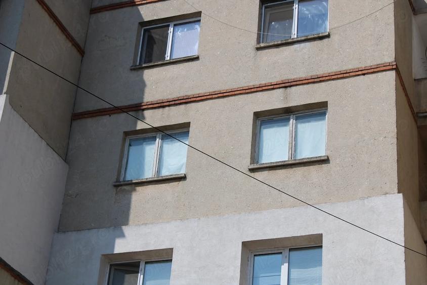 Apartament cu 4 camere decomandat în E3