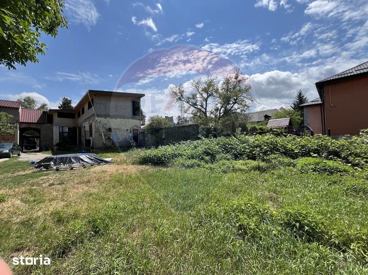 Casă cu 5 camere cu Teren 1141 Mp în Central