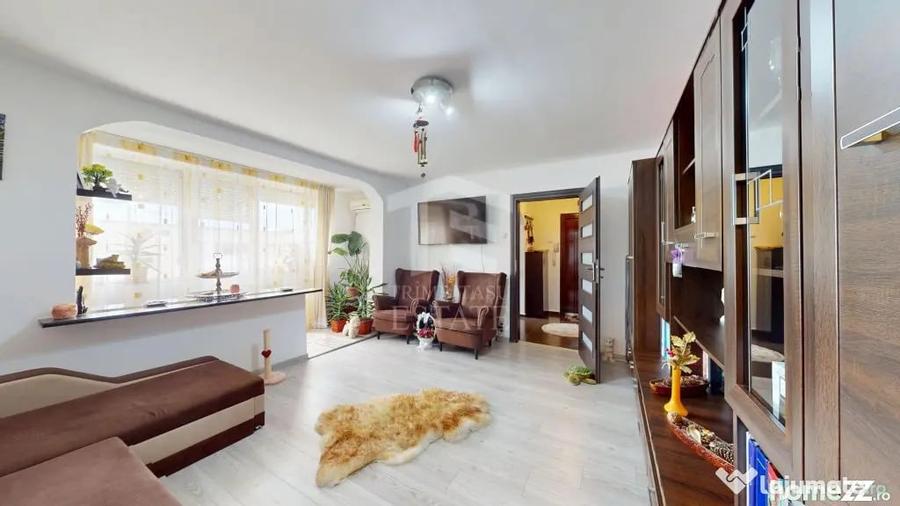 Apartament cu 3 camere semidecomandat în Colentina