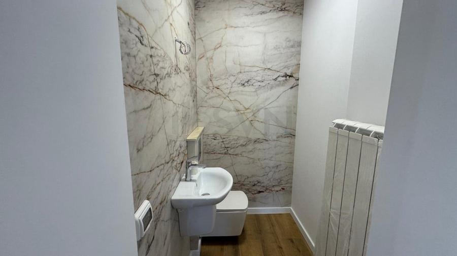 Apartament cu 5 camere decomandat în Barbu Văcărescu