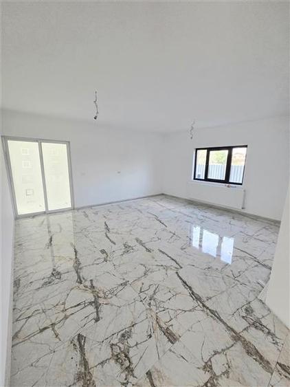 Casă cu 3 camere cu Canalizare în Valu lui Traian