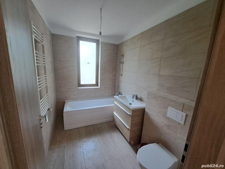 Casă cu 4 camere cu Teren 400 Mp în Parța