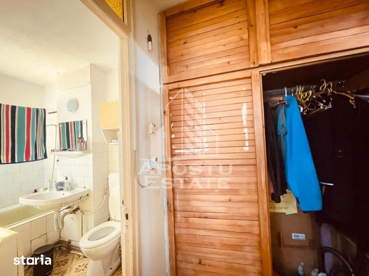 Apartament cu 2 camere semidecomandat, mobilat în Pârneava