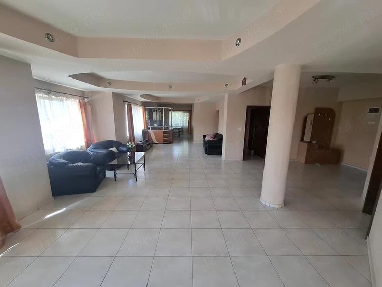 Apartament cu 3 camere semidecomandat în Intim