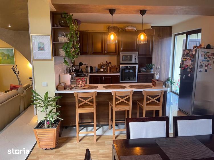 Casă cu 6 camere cu Teren 350 Mp în Europa