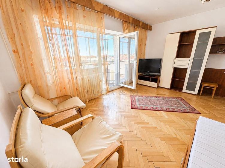 Garsonieră decomandată în Lunei