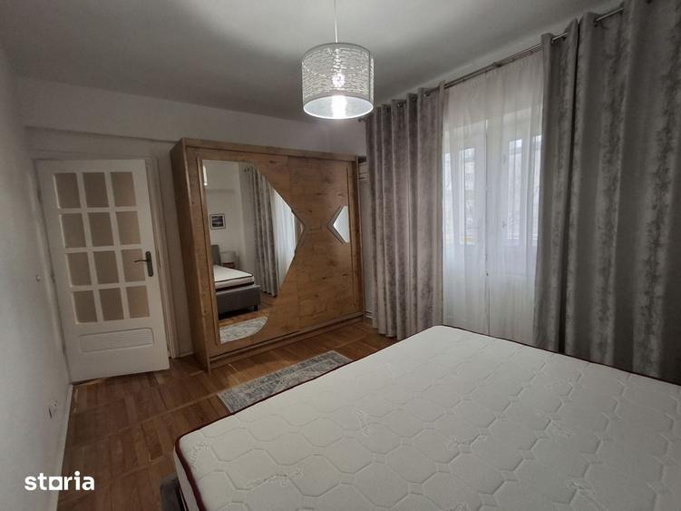 Apartament cu 3 camere decomandat, mobilat în Calea București